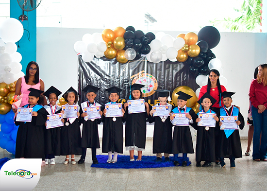 Colegio Tinmarín realiza graduación del año escolar 2024-2025