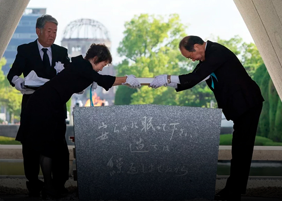 Hiroshima conmemora 80 años de la bomba atómica con sobrevivientes preocupados por amenaza nuclear