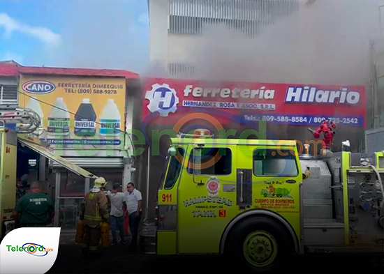 Voraz incendio reduce a cenizas una ferretería en SFM