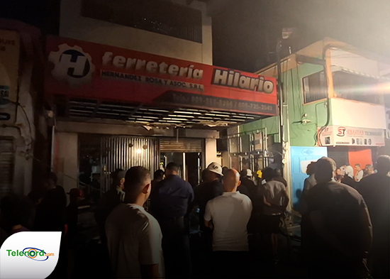 Extinguen incendio que afectó a ferretería en San Francisco de Macorís
