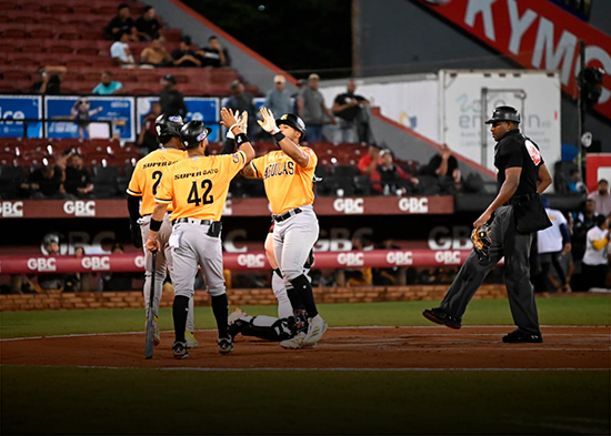 Rodríguez con cuadrangular guía a las Águilas Cibaeñas en apretado triunfo sobre Gigantes del Cibao
