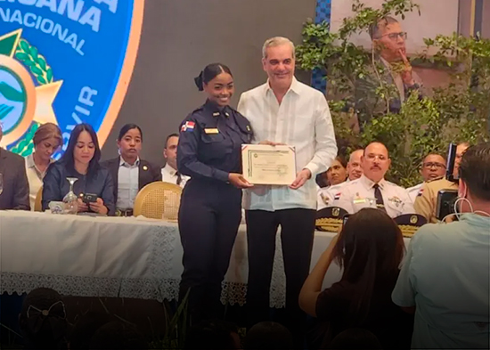 La Policía gradúa a otros 2,421 nuevos agentes; con ello suman 6,500 los formados en el marco de la Reforma Policial