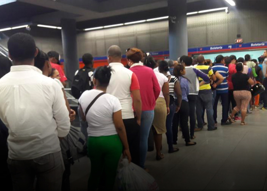 Falla en en línea 1 del metro provoca evacuación de pasajeros
