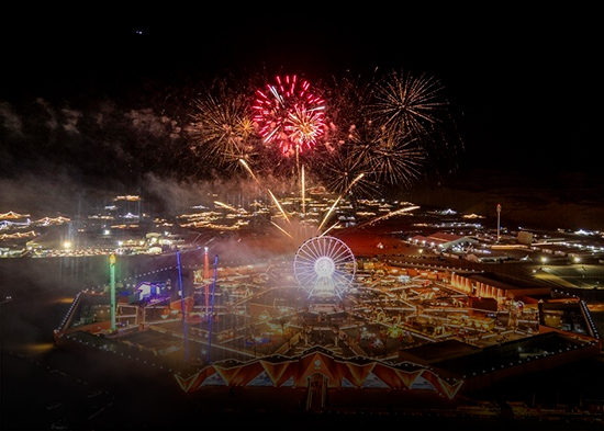 Abu Dabi bate récords con espectáculos de fuegos artificiales y drones