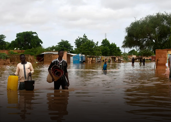 281 presos se fugan de una cárcel en Nigeria tras inundación que derribó el muro de la prisión