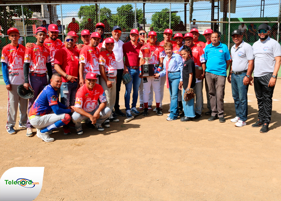 Equipo Hamlet Carpio toma delantera en serie final durante torneo de softbol interempresarial 2024