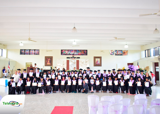 Liceo Pedro Henríquez Ureña SFM celebra graduación de su promoción 2024