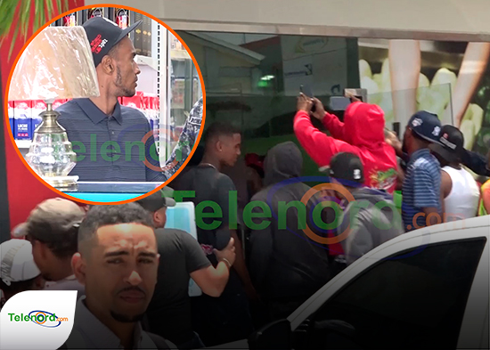 Multitud intentan linchar a un presunto ladrón que se refugió en centro comercial de SFM