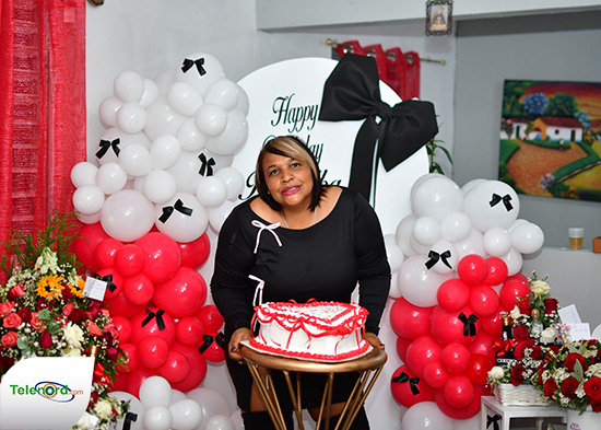 Celebran feliz cumpleaños de Rosa Elba Brito