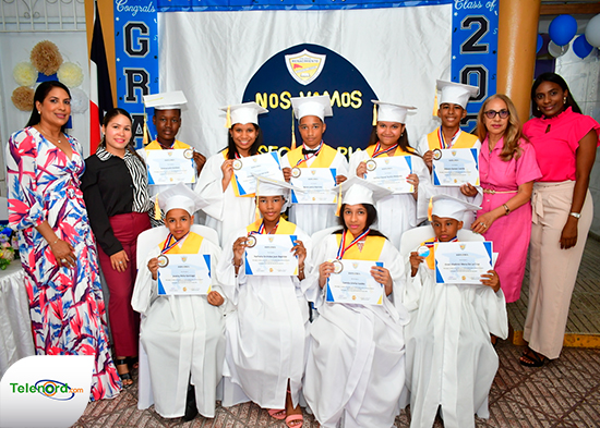 Colegio Renacimiento SFM realiza graduación de primaria 2025