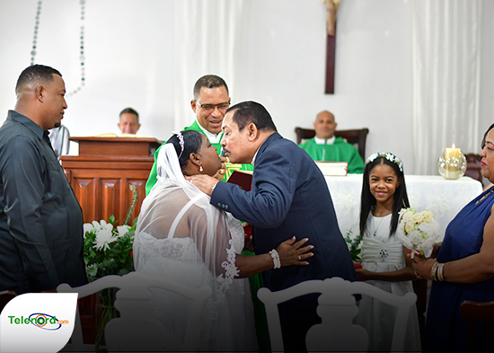 Se unen en matrimonio Teófilo De Jesús y María Elena Peña