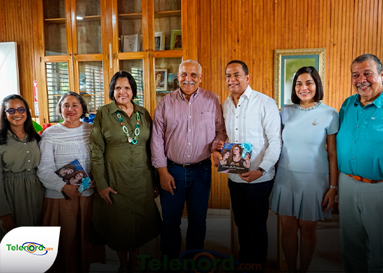 Superintendencia de Seguros entrega nueva edición del poema "Amén de Mariposas" a Museo Hermanas Mirabal