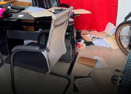 Hombres armados perpetran asalto en dealer de vehículos en SFM