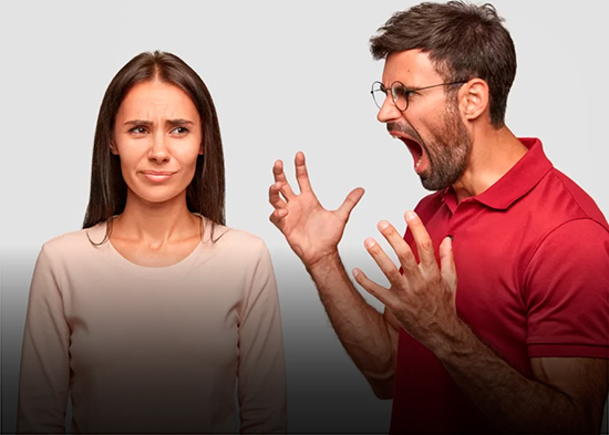 Pasivo-agresivos: cómo reconocer a quienes esconden su enojo tras la amabilidad