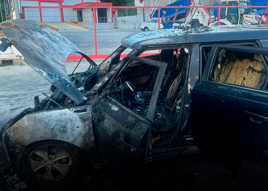 Kiara Romero salva su vida de milagro tras incendiarse su vehículo