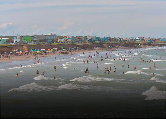 Un muerto y 35 heridos por una ola de seis metros de altura en una playa de Argentina