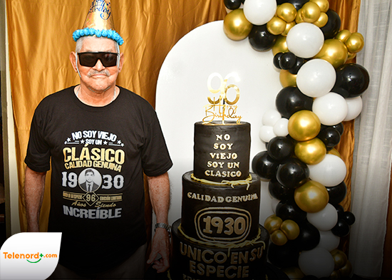 Festejan el cumpleaños de Gumersindo Romano Pérez