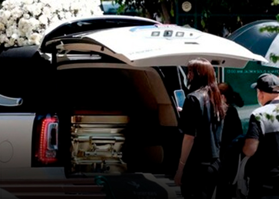 Ataúd dorado, música regional y mucha seguridad, el entierro de "el Mencho" en Guadalajara