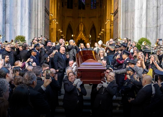 El último adiós a Willie Colón se vive entre aplausos y salsa en Nueva York