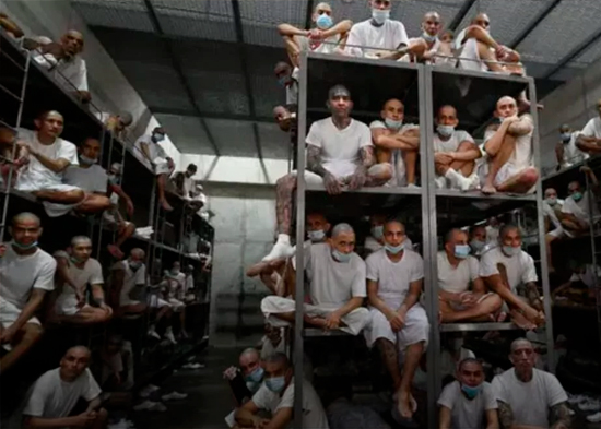 Cinco muertes elevan a 517 los decesos en cárceles de El Salvador desde 2022, según ONG