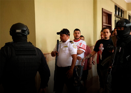 Dictan tres meses de prisión preventiva a 7 motoristas por muerte de chofer en Santiago