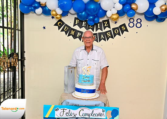 Celebran cumpleaños del Sr. Jorge Rosario de Cenoví