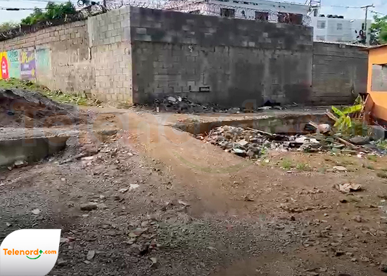 Denuncian mal estado de callejones en sector Hermanas Mirabal tras trabajos del INDRHI