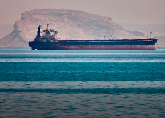 El intento de EEUU de abrir el estrecho de Ormuz pone a prueba el frágil cese el fuego con Irán