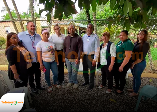 Comisión del MINERD visita centro educativo El Higüero tras denuncia de padres