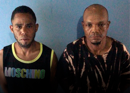 Policía detiene dos hombres acusados de saquear vehículo de fallecido en accidente en Ranchito, La Vega