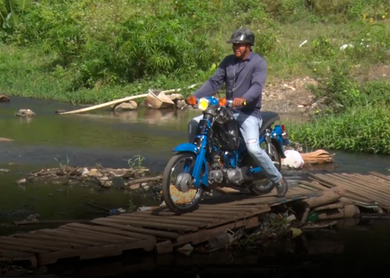 Residentes de Los Sánchez exigen construcción de puente sobre el río Jaya