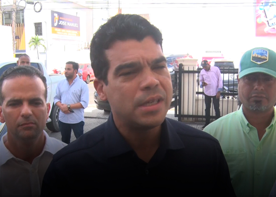 Director de INAPA sostiene encuentro con líderes comunitarios de SFM ante crisis de agua